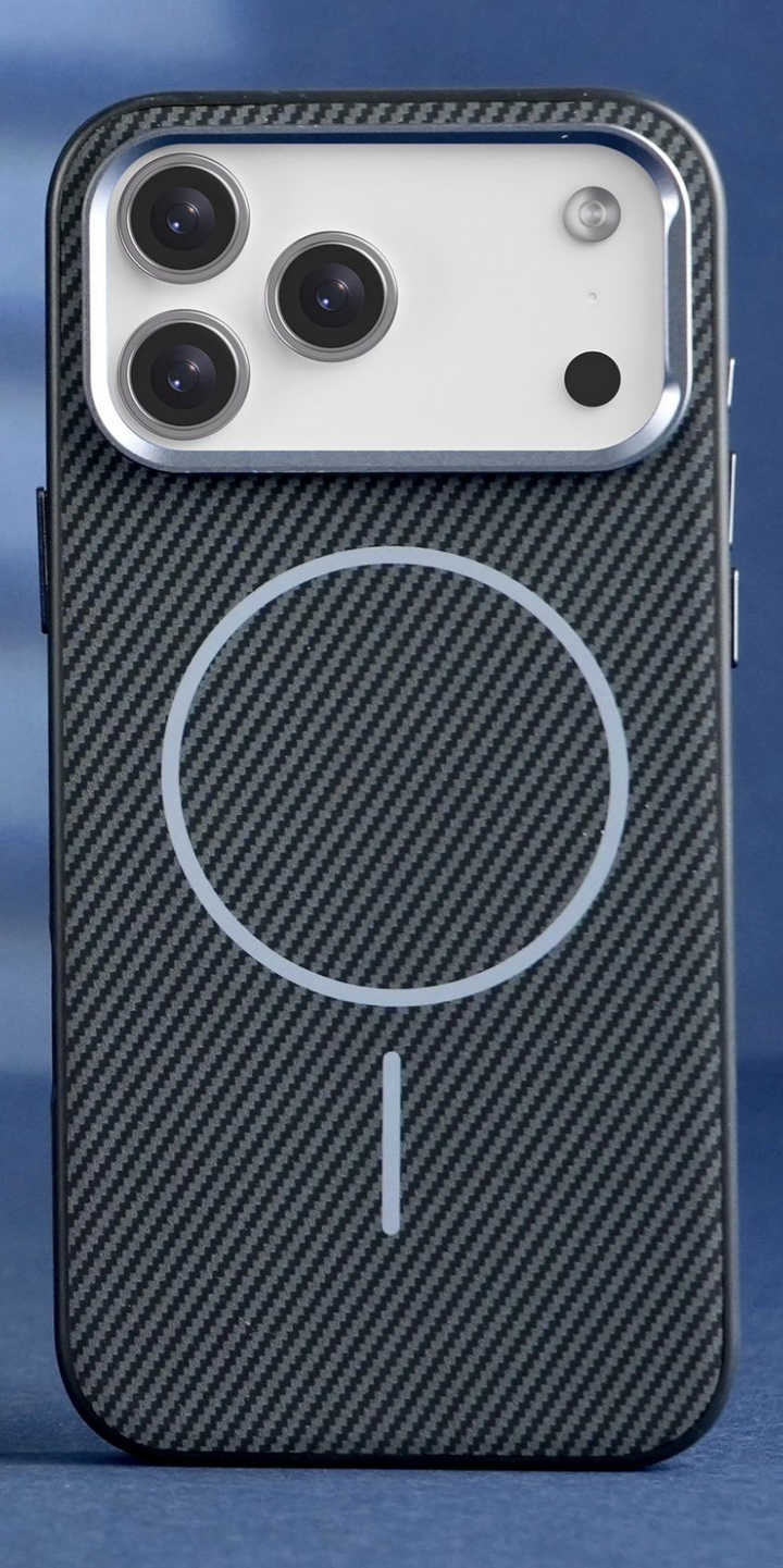 iPhone 17 MagSafe Leather Dragon Design Case – Bold Power & Style