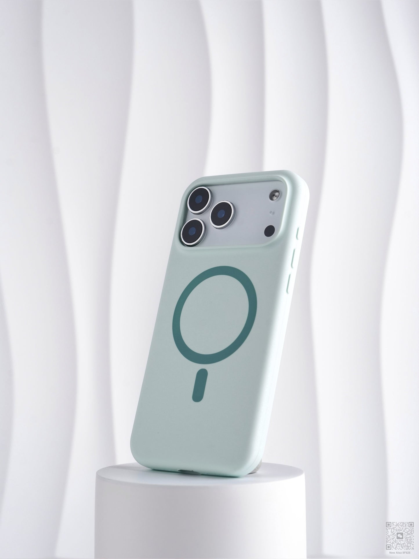 iPhone 17 MagSafe Silicone Case – Smooth Protection, Perfect Grip