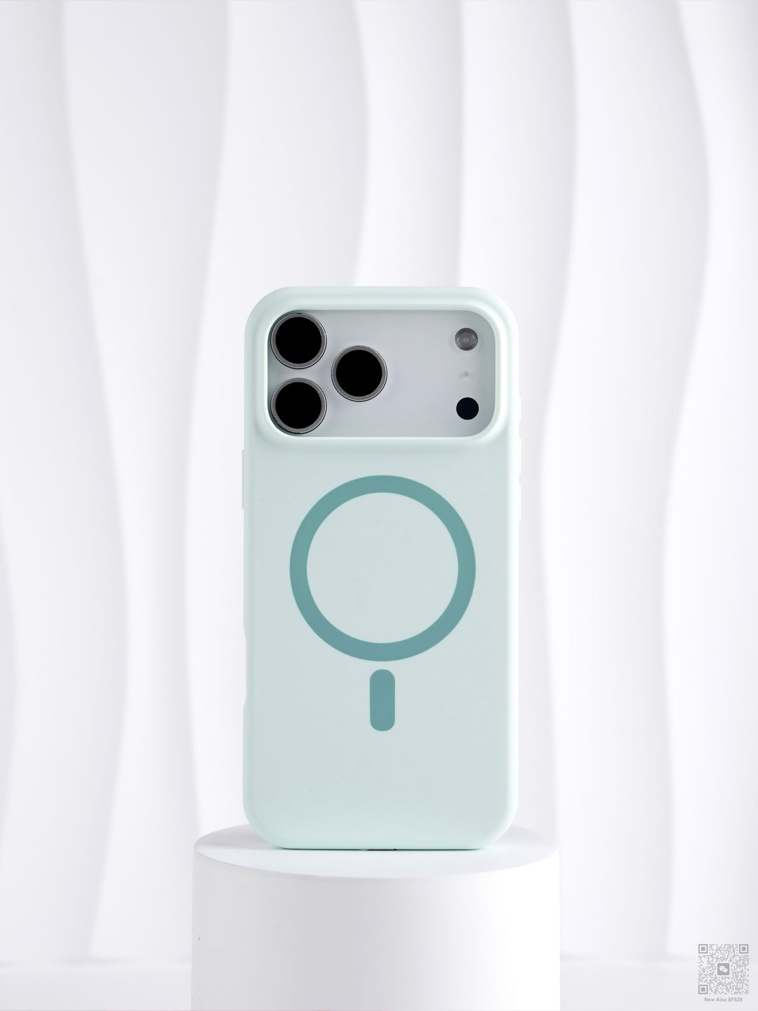 iPhone 17 MagSafe Silicone Case – Smooth Protection, Perfect Grip