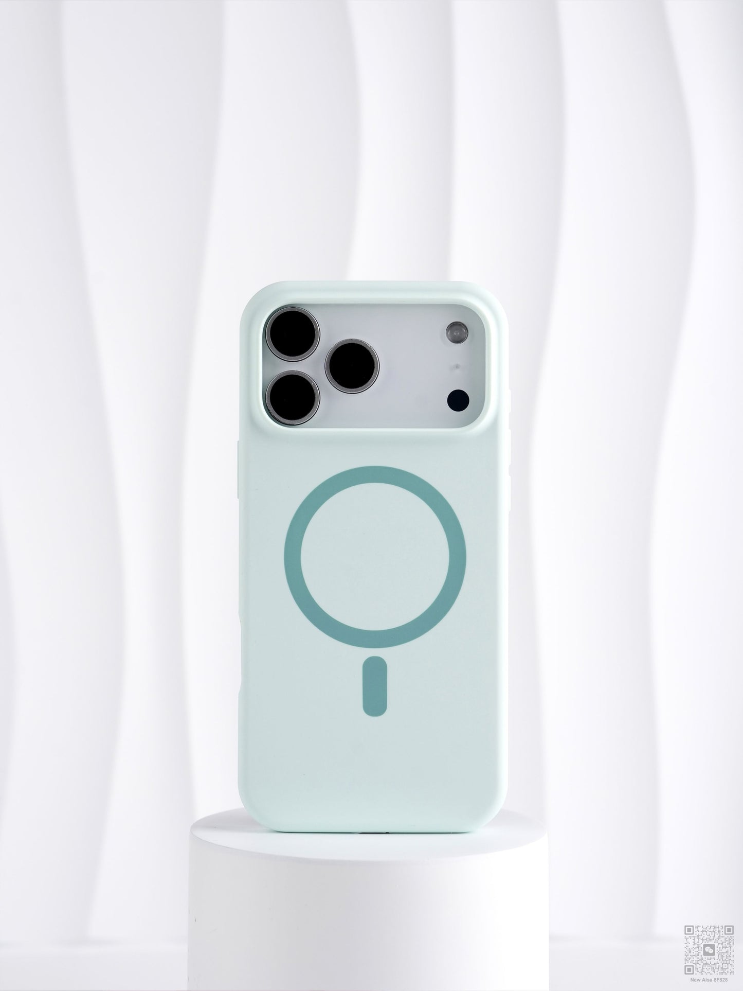 iPhone 17 MagSafe Silicone Case – Smooth Protection, Perfect Grip