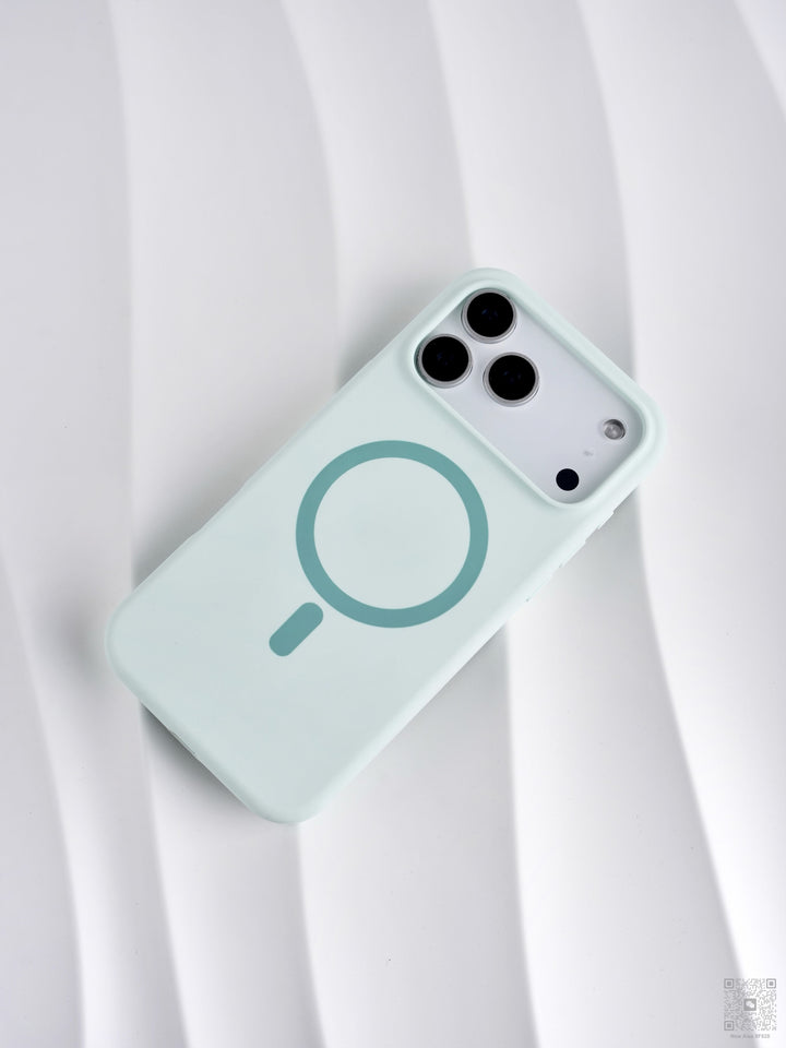iPhone 17 MagSafe Silicone Case – Smooth Protection, Perfect Grip