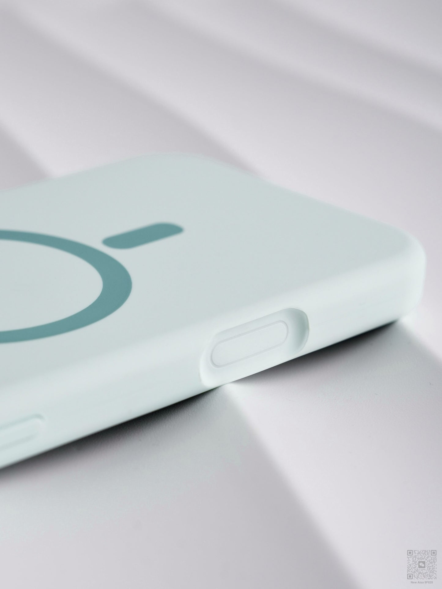 iPhone 17 MagSafe Silicone Case – Smooth Protection, Perfect Grip