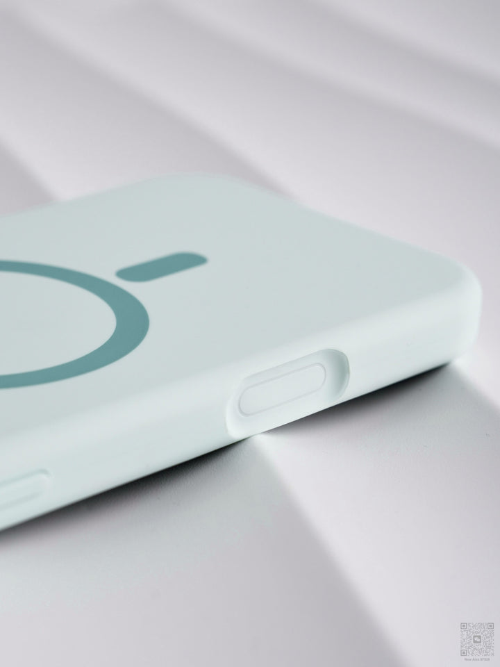 iPhone 17 MagSafe Silicone Case – Smooth Protection, Perfect Grip